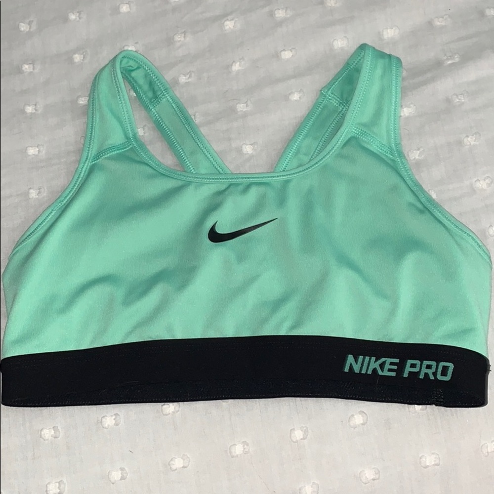 Nikepro sports bra